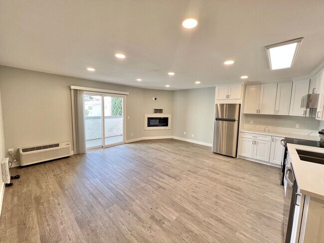 Foto del edificio - Resort-Style Coastal Studio with Pool, Jacuzzi & Rooftop