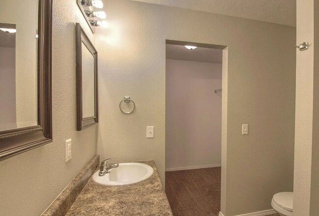 Foto del edificio - Beautiful 3 bedroom home with a fenced in ...