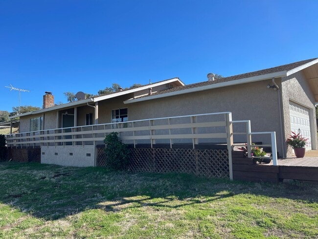 Building Photo - Oroville 4 bed 2 bath 3300sqft country hom...