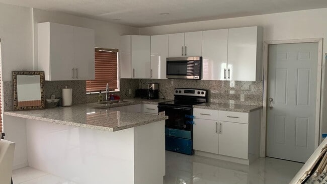 Foto del edificio - 3041 NW 185th Ter