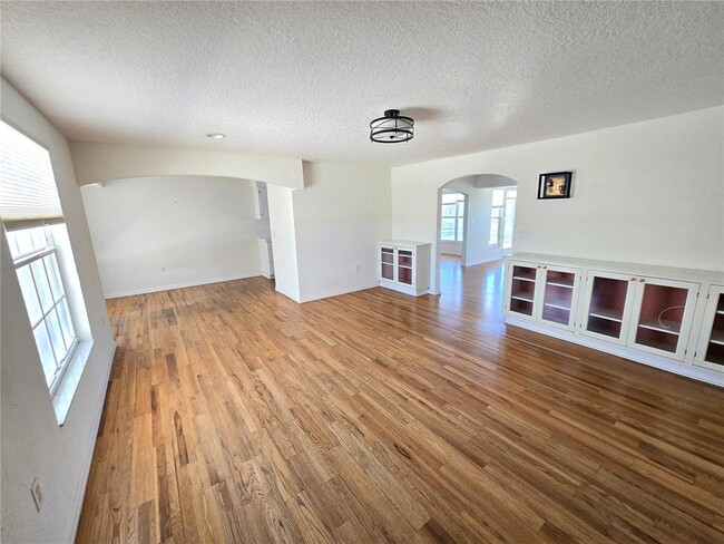 Building Photo - 3616 Royal Palm Dr