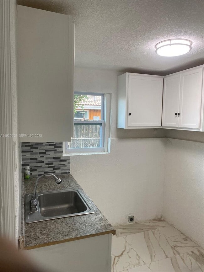 Foto del edificio - 2122 NW 5th St