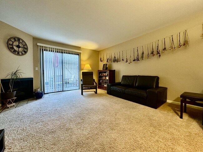 Building Photo - 11093 Firethorne Dr
