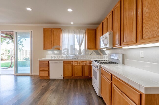 Building Photo - 37400 Queen Anne Pl