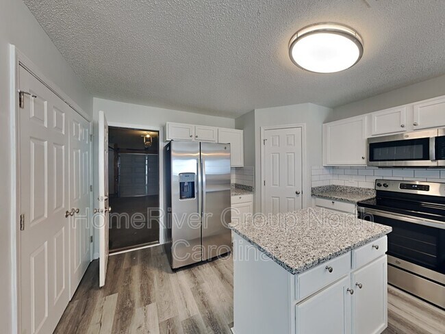 Building Photo - 1016 Meadow Oak Dr