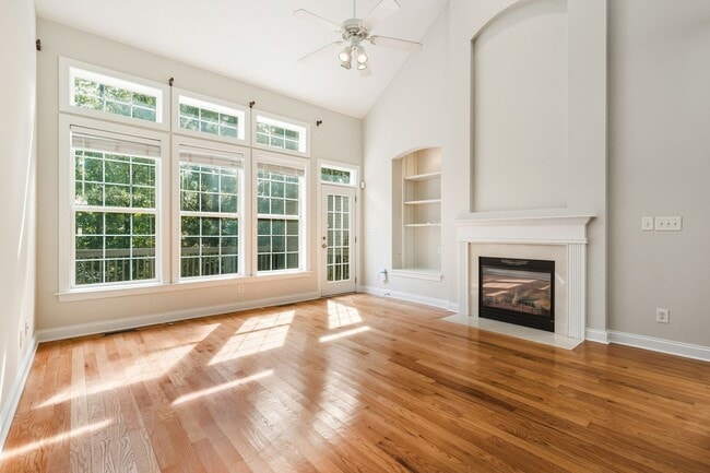 Foto del edificio - Beautiful and Spacious 5 Bed, 4 Bath Durha...