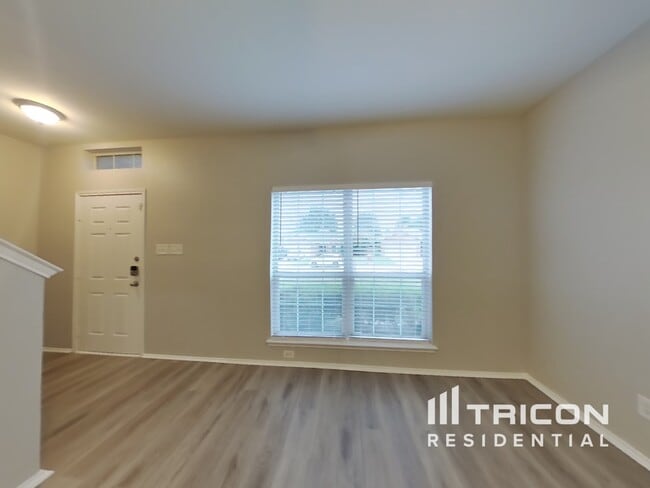 Building Photo - 10512 Fossil Hill Dr