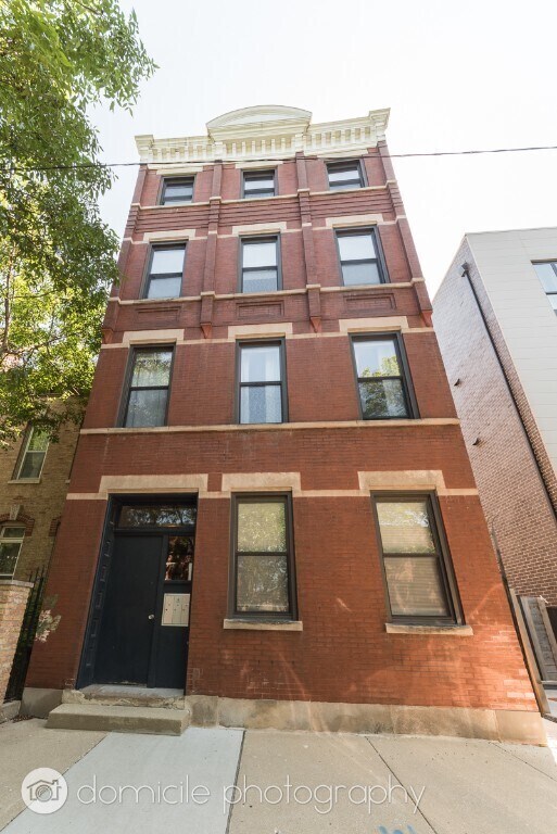 Primary Photo - 1629 N Burling St