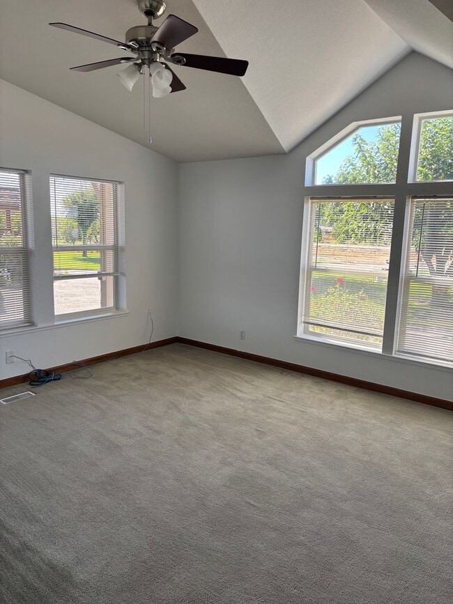 Foto del edificio - 4 Bedroom in Arboga! Available Now!