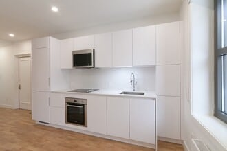 Building Photo - 2050 Av. Claremont