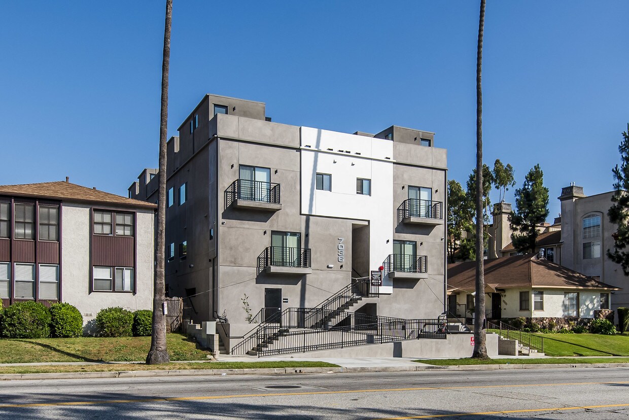 7036 La Tijera Blvd, Los Angeles, CA 90045 Townhome Rentals in Los