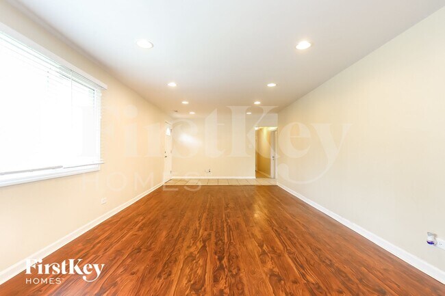 Foto del edificio - 5141 Oak Center Dr