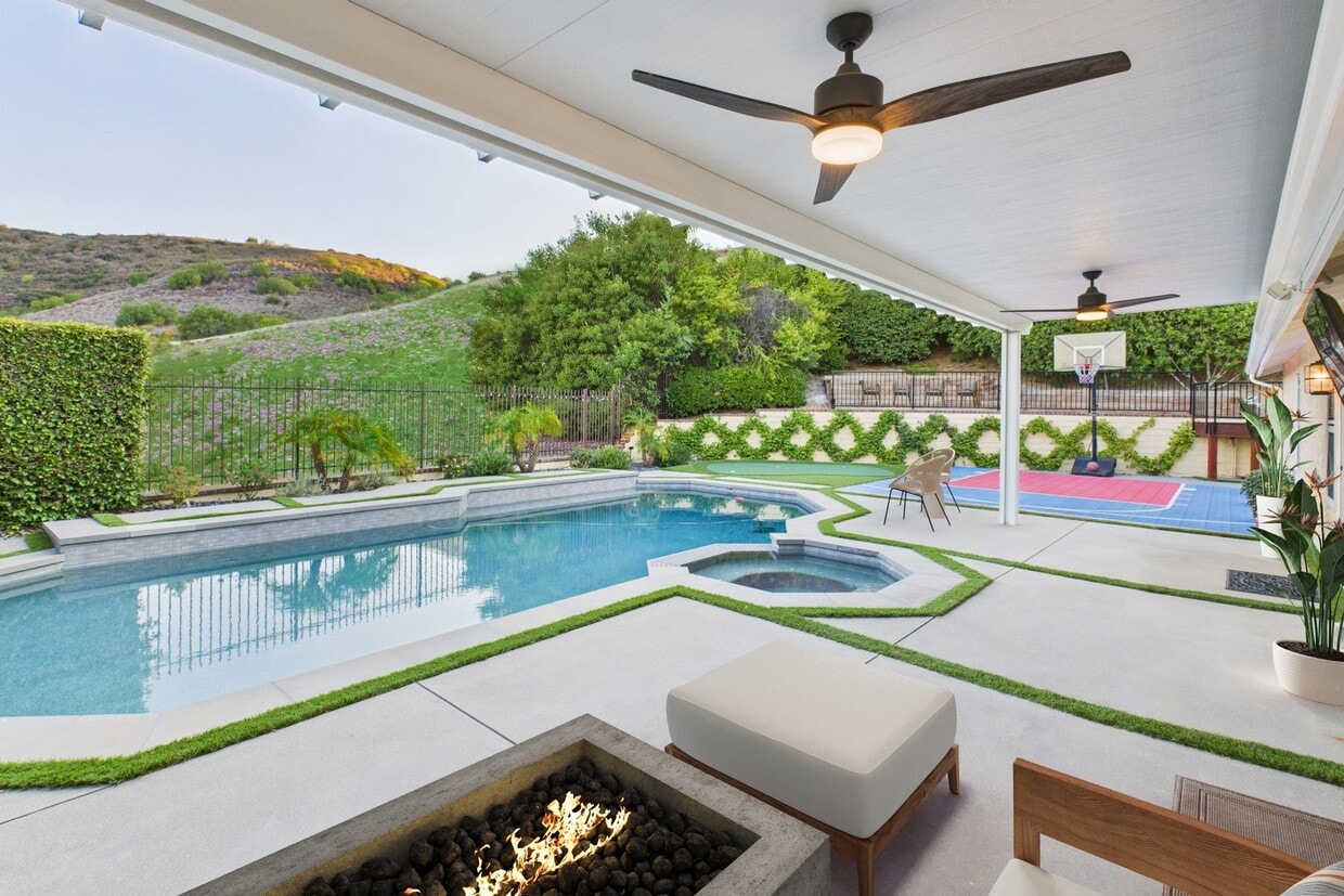 Piscina, Spa, Cancha Deportiva - 29650 Kimberly Dr