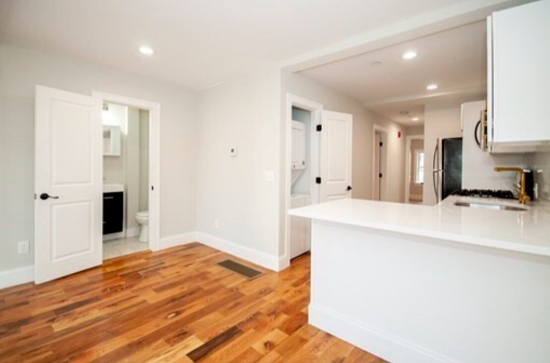 Primary Photo - 73 Liverpool St