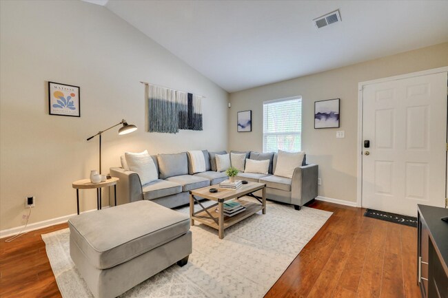 Building Photo - 4467 Belair Dr