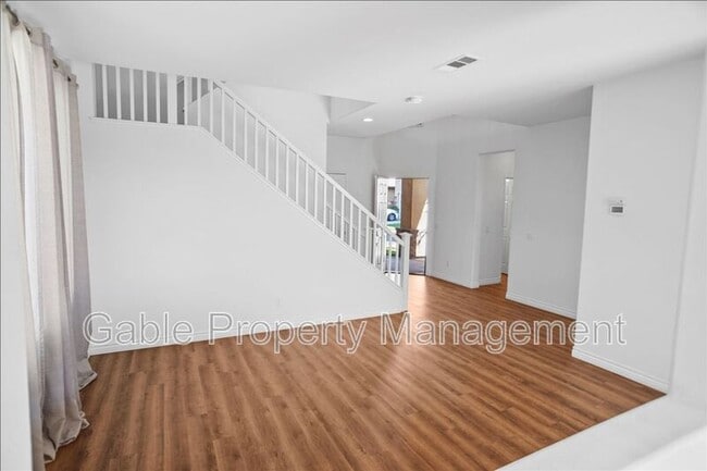 Foto del edificio - 27511 Midas Ln