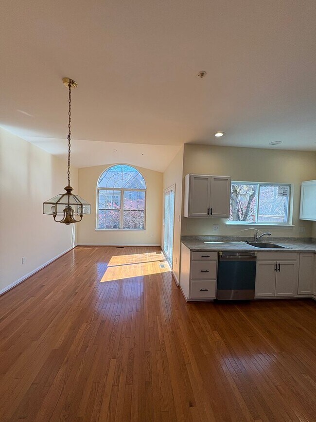 Foto del edificio - Beautifully Remodeled Randallstown 4bd/3.5ba W/ CAC, W/D, and Updates Galore! Available now