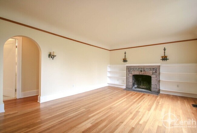 Building Photo - 2209 H St