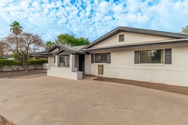 Building Photo - Completely Renovated Biltmore Home -