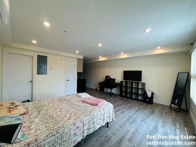 Photo - 1028a Commonwealth Ave Apartment