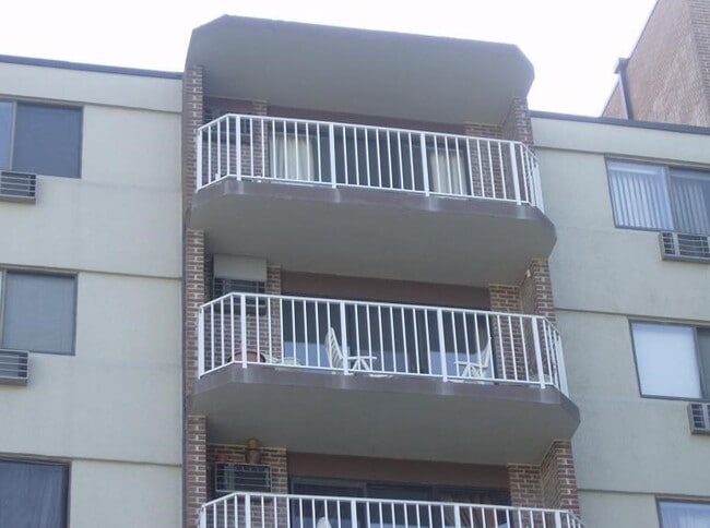 Building Photo - 151 Coolidge Ave