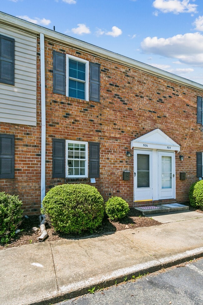 Building Photo - 506 Genneys Way