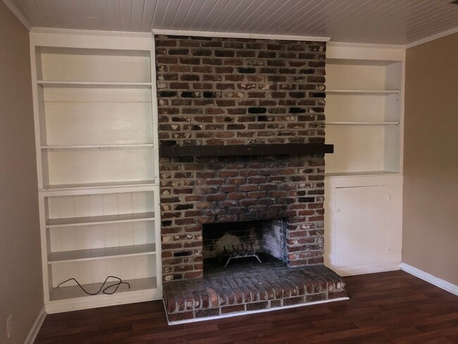 Building Photo - 2BD/1B Duplex off Baytree Road