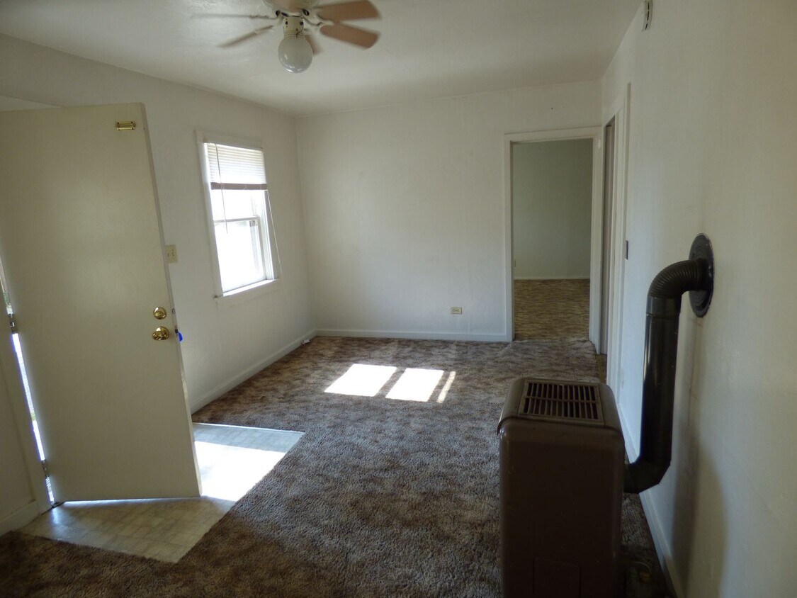 Foto del edificio - 1 Bedroom Apt in town. Water and trash included
