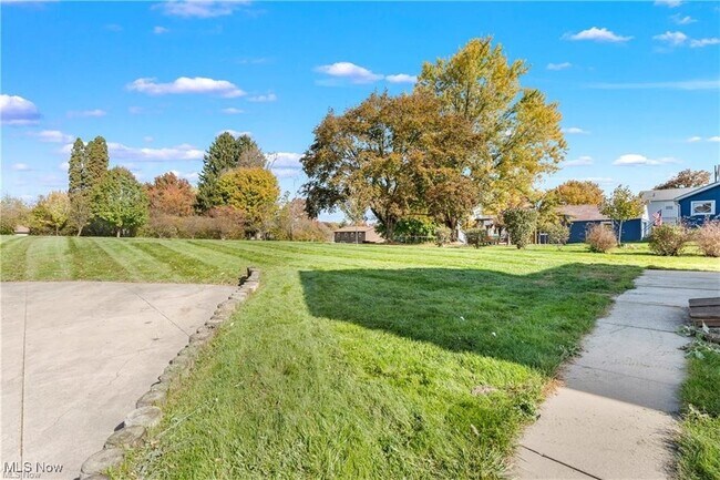 Foto del edificio - 1001 Applegrove St NW