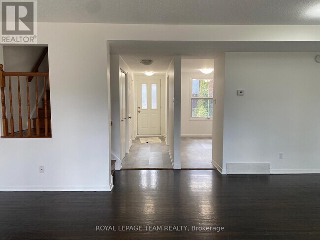 Photo du bâtiment - 2745 Baseline Rd