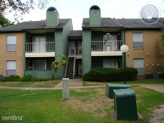 Primary Photo - 502 E Sam Houston Pky S