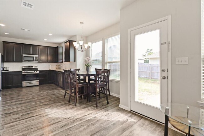 Building Photo - 123 Red Deer Wy