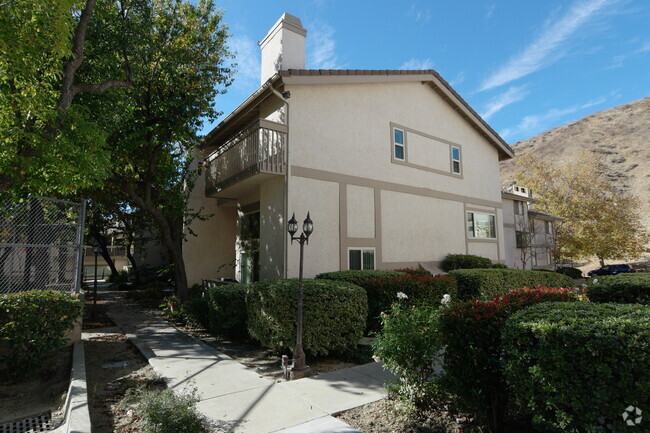 Building Photo - 26118 Alizia Canyon Dr