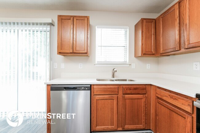 Foto del edificio - 4310 Chestnut Lake Ave