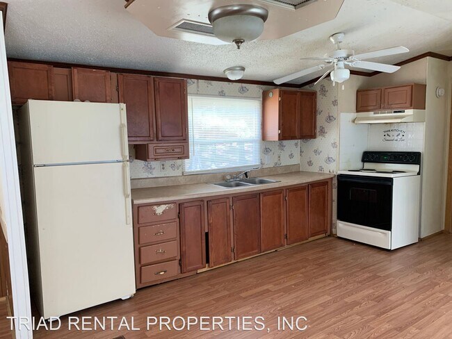 Building Photo - 3 br, 2 bath House - 133 S. SANDY RIDGE