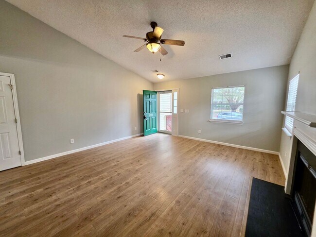 Foto del edificio - Charming 3 bedroom with fenced in yard - Tall Pines - Ladson