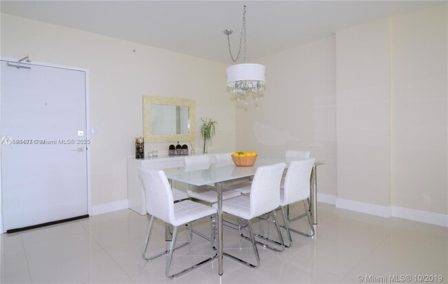 Foto del edificio - 10275 Collins Ave