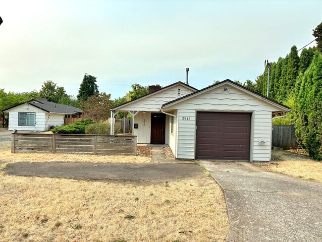Building Photo - 2915 NE Fremont Dr