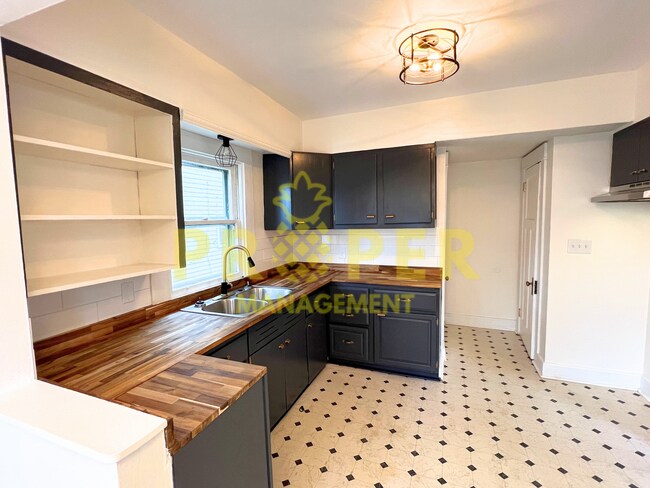 Building Photo - 3 bedrooms 1 bathrooms house for rent