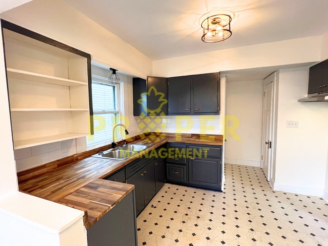 Foto del edificio - 3 bedrooms 1 bathrooms house for rent