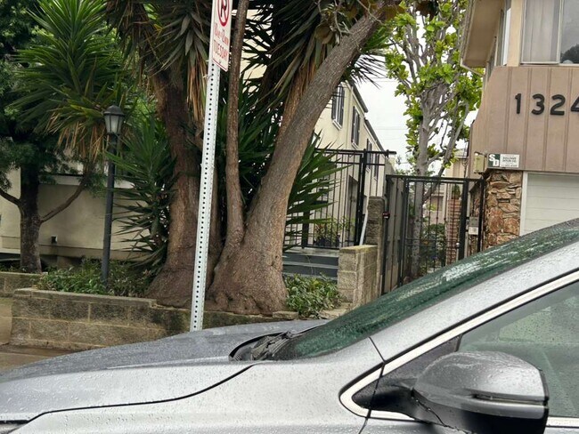 Vista de calle frontal lado derecho - 1328 9th St