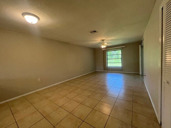 Foto del edificio - $1,200/month ** Annual ** 2 bed / 1 Bath -...
