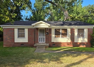 Building Photo - 3347 Bedford Ln