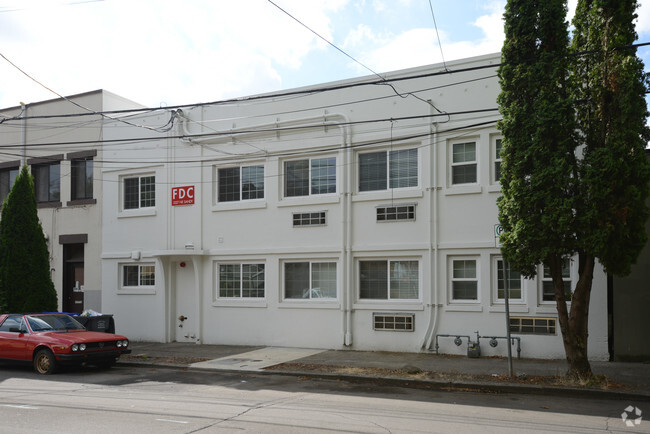 Building Photo - Laurelhurst Studios