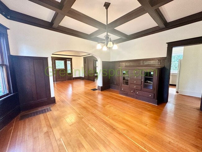 Building Photo - 4727 NE 10th Ave