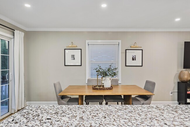 Building Photo - 112 Magnolia Cir