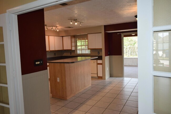 Foto del edificio - 1450 Creel Rd NE