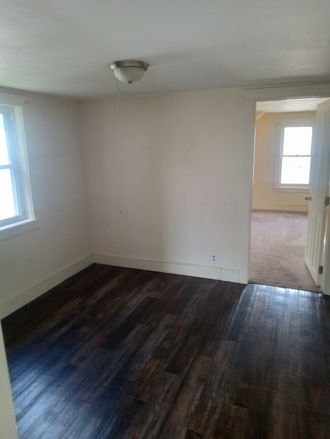 Building Photo - 29 E Walnut St
