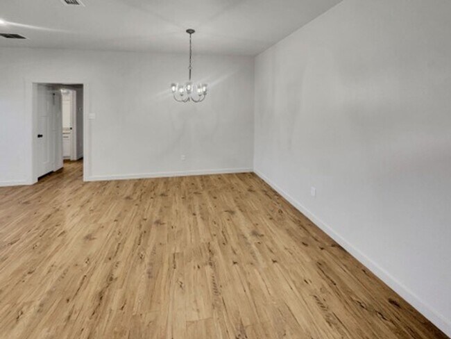 Foto del edificio - 2739 137th St