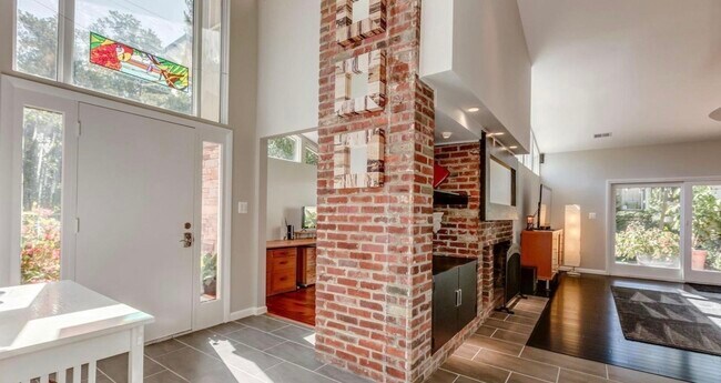 Foto del edificio - 7902 Holmes Run Dr